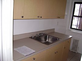 Sparkling Clean 1 BR Apartment with Hardwood Floors and No Fee  in Jamaica, NY (Photo 2 of 6)