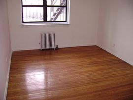 Sparkling Clean 1 BR Apartment with Hardwood Floors and No Fee  in Jamaica, NY (Photo 4 of 6)