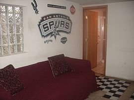 3 Bedroom House Near Metra in Chicago, IL (Photo 4 of 6)