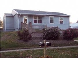 Great 3 BR Home in Great Location with Finished Basement in Lansing, KS