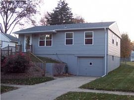 Great 3 BR Home in Great Location with Finished Basement in Lansing, KS (Photo 3 of 7)