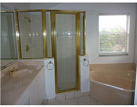 Pembroke Pines, Fl Beautiful, Spacious, Well Kept 5 B / 3.5 Br in Pembroke Pines, FL (Photo 3 of 12)