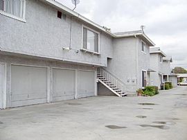 Townhouse Style! 2 Story (3rd Unit From Front), New Paint/carpt in Bellflower, CA (Photo 8 of 8)