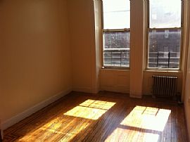 Nice Clean 2 Bedroom Apartment with Hardwood Floors in Bedroom in Brooklyn, NY (Photo 3 of 5)