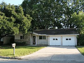 Splendid 3 Br 2 Ba Home For Rent in Arlington, TX