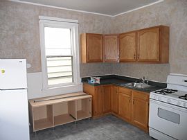 1 Bedroom Apartment Plus Den at Edgewater Glen in Chicago, IL (Photo 6 of 9)
