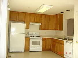 Townhouse in Frederick, MD (Photo 2 of 12)