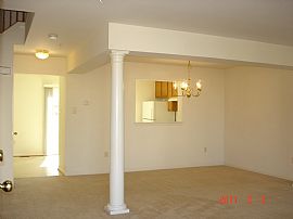 Townhouse in Frederick, MD (Photo 3 of 12)