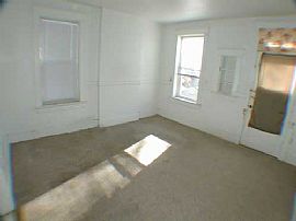 2 BR Duplex Apartment in Tower Grove in Saint Louis, MO (Photo 5 of 6)