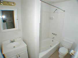 2 BR Duplex Apartment in Tower Grove in Saint Louis, MO (Photo 6 of 6)