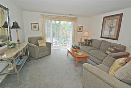 Spacious 2br/1ba Townhome in Middle River, MD (Photo 2 of 4)