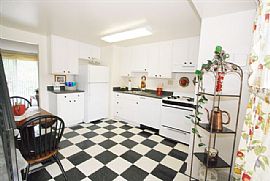 Spacious 2br/1ba Townhome in Middle River, MD (Photo 3 of 4)