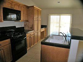 Newer Home For a Larger Family in Joshua Tree, CA (Photo 4 of 9)