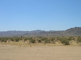 Newer Home For a Larger Family in Joshua Tree, CA (Photo 9 of 9)