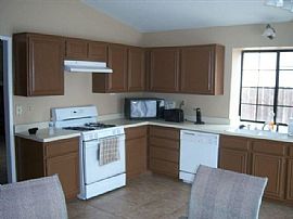 Lovely home located walking distance to Mary Henley park!! in Hemet, CA (Photo 4 of 6)