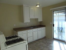 Very Cute 2 BR Tri-Plex with Water and Trash Included!! in Hemet, CA (Photo 2 of 4)