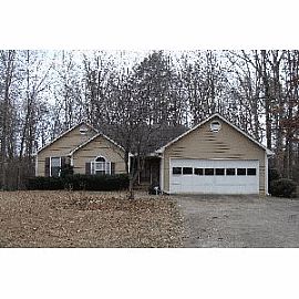 Handsome 3 Bedroom Ranch Home in Cumming, GA