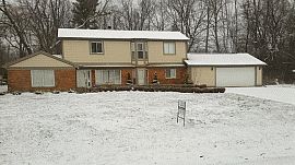 Desirable 4 BR, 2 BA Home in Bloomfield in Bloomfield Township, MI