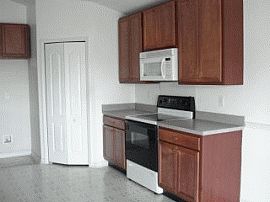 Darling 3 BR, 2 BA House For Rent in Jacksonville, FL (Photo 2 of 3)
