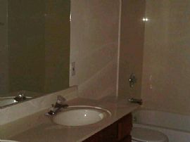 Great Spacious Home 3bed/den 2 Bath, 1550 Sq, Living Room, Eat  in Phoenix, AZ (Photo 2 of 4)