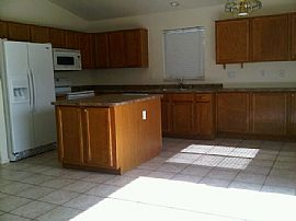 Great Spacious Home 3bed/den 2 Bath, 1550 Sq, Living Room, Eat  in Phoenix, AZ (Photo 3 of 4)