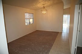 Great Spacious Home 3bed/den 2 Bath, 1550 Sq, Living Room, Eat  in Phoenix, AZ (Photo 4 of 4)
