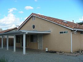 Beautiful Home with Fireplace and Very Nice Kitchen! in Hemet, CA (Photo 7 of 7)