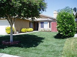 Very Spacious Home - Walking Distance to Schools and Shopping in San Jacinto, CA