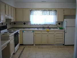 Cozy Newly Renovated 3 BR, 2 BA Rancher with 1 Car Garage in Virginia Beach, VA (Photo 3 of 4)