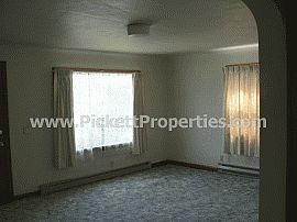 Showy 2 Bedroom Home - Must See! in Bremerton, WA (Photo 2 of 3)