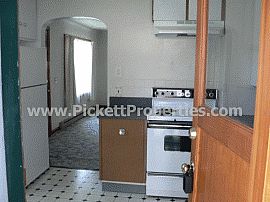 Showy 2 Bedroom Home - Must See! in Bremerton, WA (Photo 3 of 3)