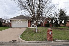 Desirable 3 Br 2 Ba Home For Rent in Waxahachie, TX