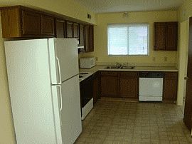 Captivating 2 Br 2.5 Ba Townhouse in Hampton in Hampton, VA (Photo 2 of 3)