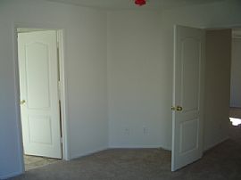 Beautiful 3 Br, 2.5 Ba Home with Loft and Den in Las Vegas, NV (Photo 5 of 7)