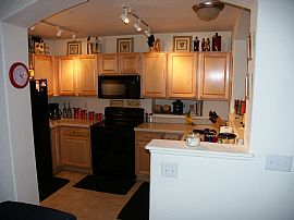 Beautiful 2 Bedroom Townhome - Upgraded and Comfortable in Denver, CO (Photo 3 of 6)