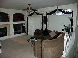 Beautiful 2 Bedroom Townhome - Upgraded and Comfortable in Denver, CO (Photo 4 of 6)