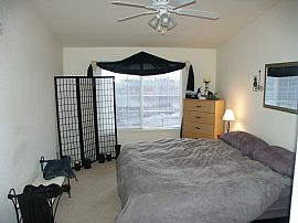 Beautiful 2 Bedroom Townhome - Upgraded and Comfortable in Denver, CO (Photo 5 of 6)