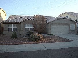 Amazing 3 Bedroom Home with Split Floor Plan in Chandler, AZ