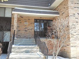 Tasteful 1 Bedroom Townhouse Near Mall in Aurora, IL