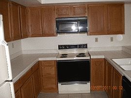 Bright and Dazzling 2 Br Townhouse in Las Vegas, NV (Photo 2 of 3)