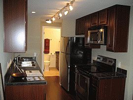 Desirable 1 Br Remodeled Townhouse in Seattle, WA (Photo 2 of 3)