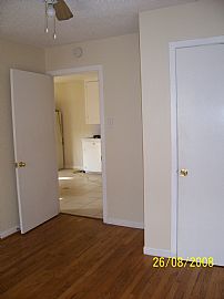 1 Bedroom Garage Apartment with Hardwood Floors in Houston, TX (Photo 2 of 5)