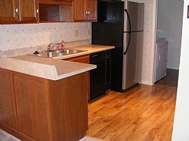 1 BR Condo with Easy Access to Veterans Parkway and I-65 in Jeffersonville, IN (Photo 2 of 4)
