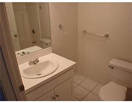 Luxury 2 Bedroom Condo with Great Location st Good  Rate in Quincy Center, MA (Photo 3 of 8)