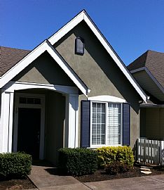 Beautiful Cottage Condo in Idyllic Gated Community in Vancouver, WA (Photo 2 of 8)