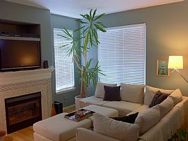 Beautiful Cottage Condo in Idyllic Gated Community in Vancouver, WA (Photo 5 of 8)