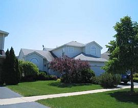 3 Bedroom Home - Close to 75th and I-355 in Naperville, IL