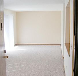 3 Bedroom Condo-Style Home with 2 Car Garage and 2 Balconies in Burnsville, MN (Photo 3 of 4)