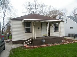 Great Deal on This 2 Bedroom Home with Full Basement in Warren, MI