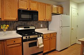2 BD Condo/Townhouse Right By Ft. Belvoir Military Base  in Alexandria, VA (Photo 4 of 12)